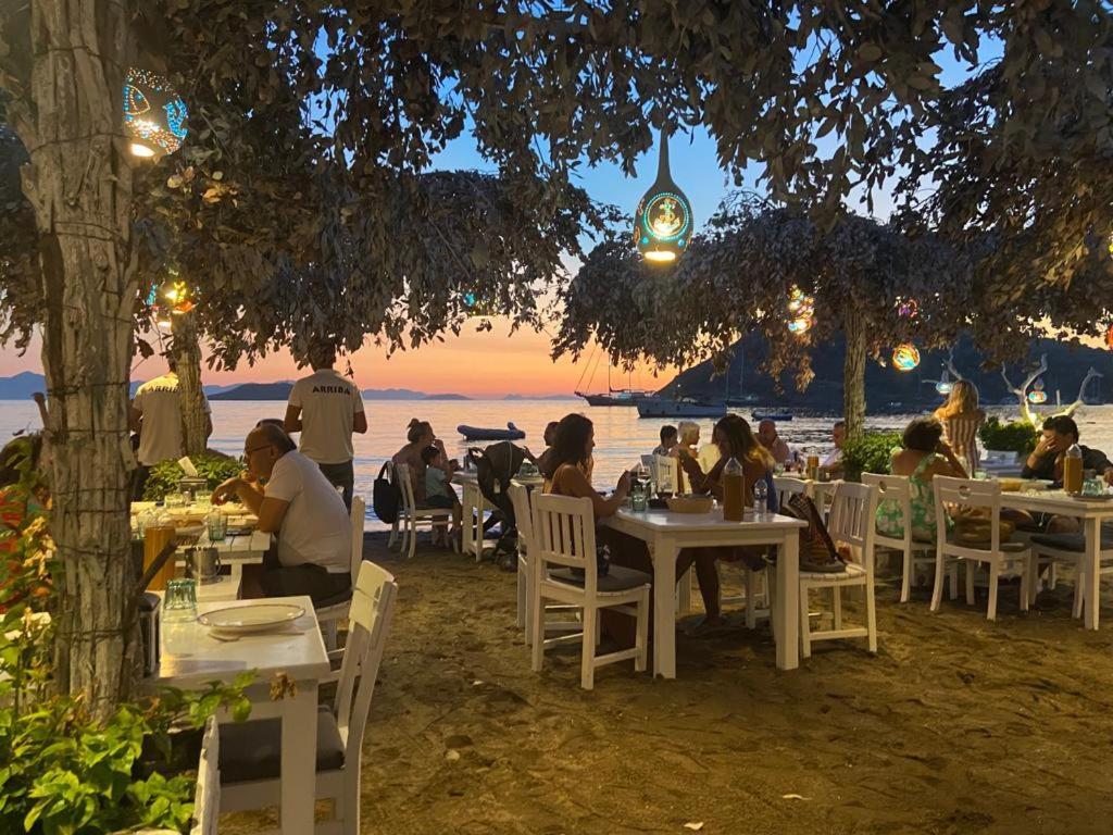 Arriba Pension & Restaurant Gumusluk Exterior photo